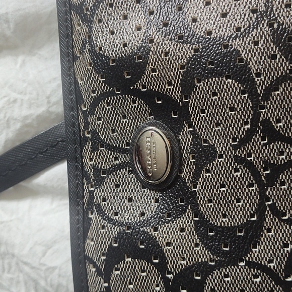 Coach Peyton Perforated Zip Tote New Without Tags - Picture 3 of 11